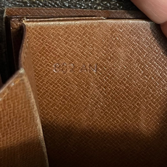 Vintage Louis Vuitton Wallet - Picture 6 of 7